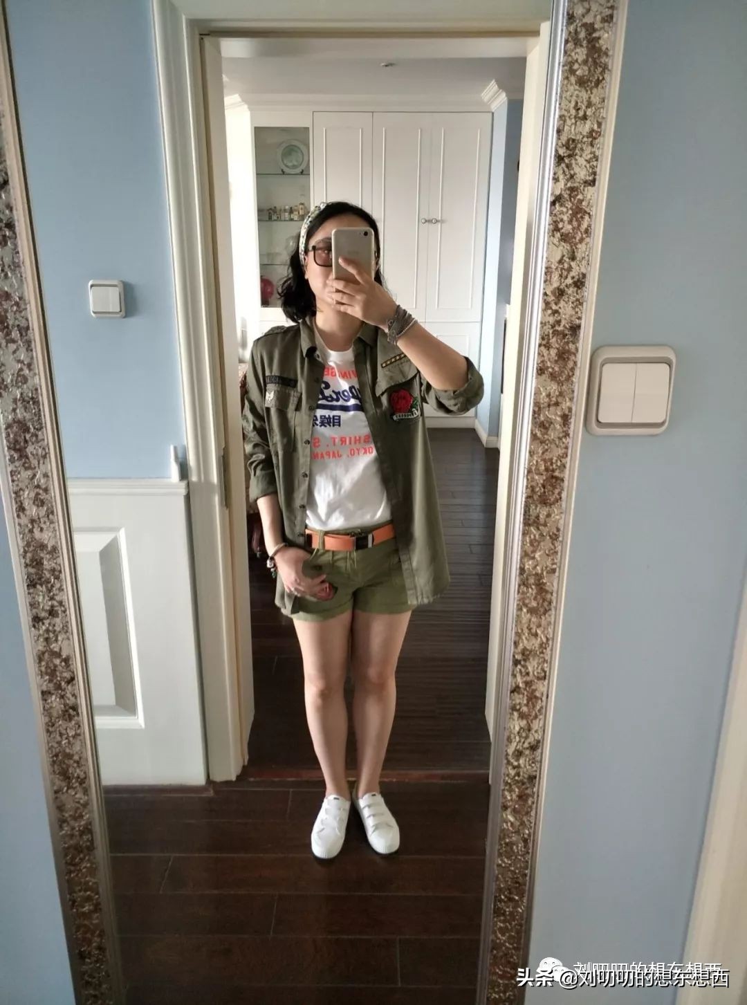 白t穿搭高级感西装,今年超级火的白t加西装外套