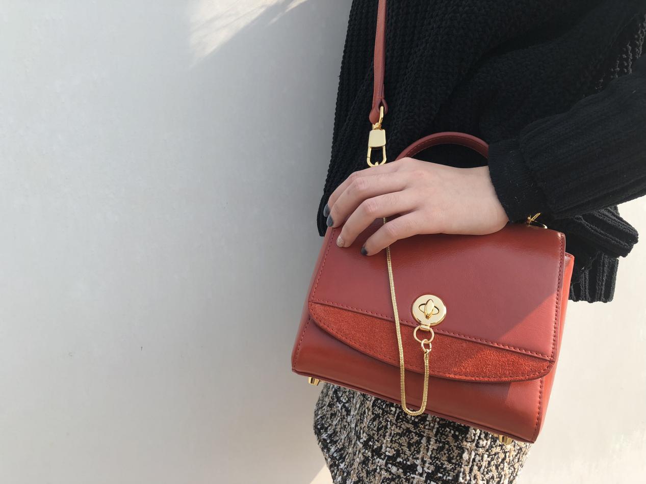 迪桑娜真皮单肩小方包价格,高端轻奢女包马鞍包大容量