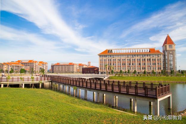 又有七所学院更为大学，名气提升，在校生：赚了！