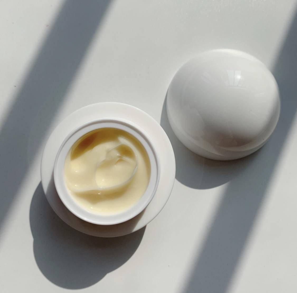 有句话说得好：美不美看脸，老不老看眼