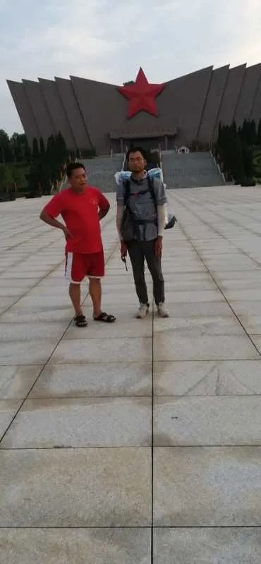 听小伙谈徒步长征路有趣事，28天，近千公里，29日到达广西全州