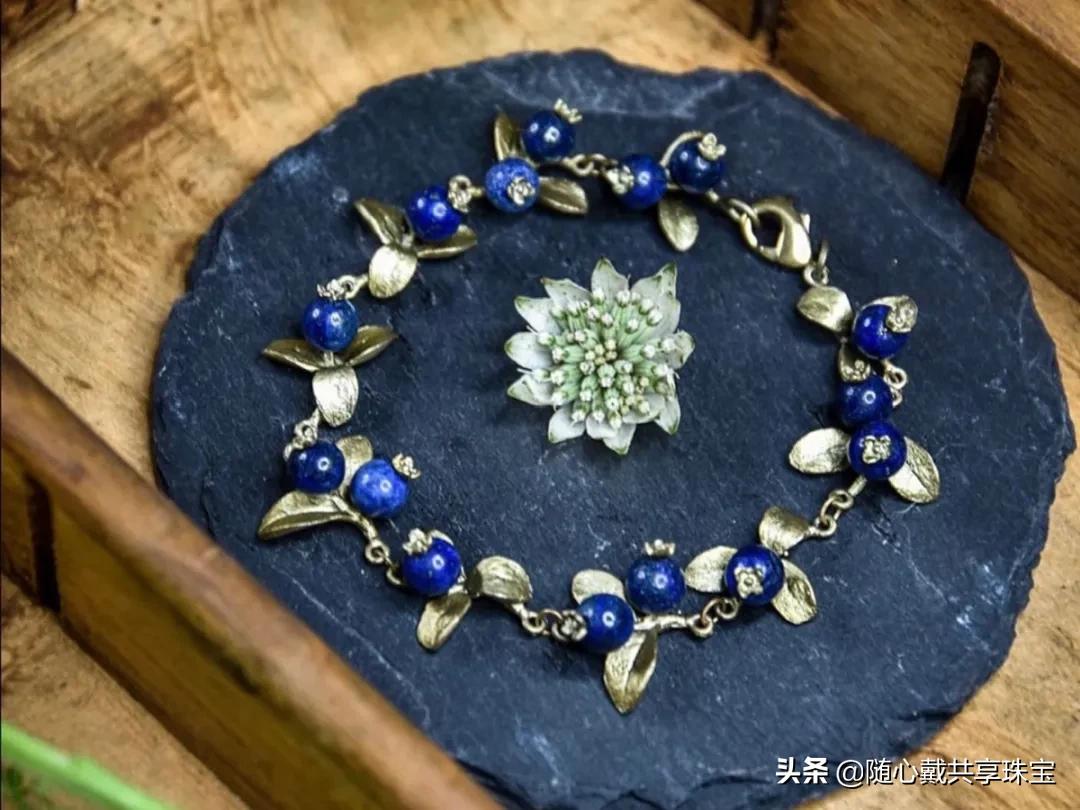 蓝色瑰宝青金石,青金石自然界的蓝色