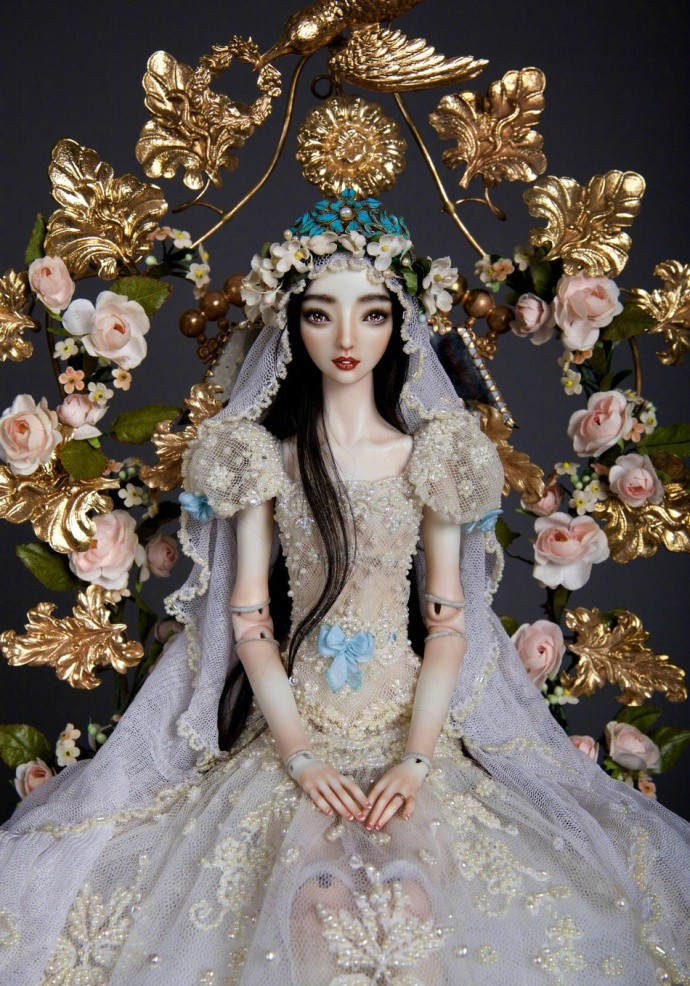 花8000买芭比娃娃,花1000多给手办买了件衣服