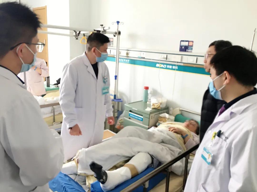 小腿挤压大量淤血能在家自愈吗,小腿碎成三截还能复原吗