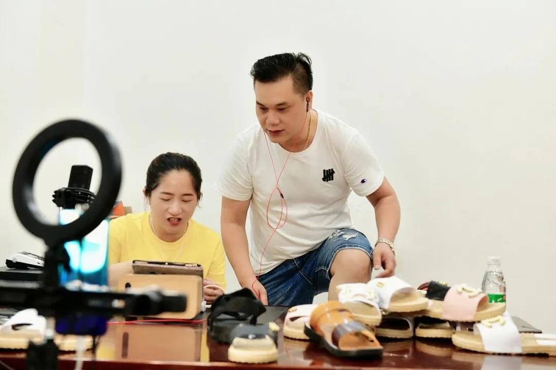 厉害了！江西寻乌籍鞋老板首次直播带货1000件