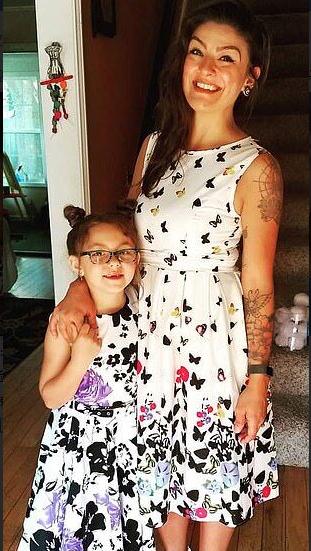 女子熬夜压力大导致面瘫症状,压力过大会导致面瘫吗