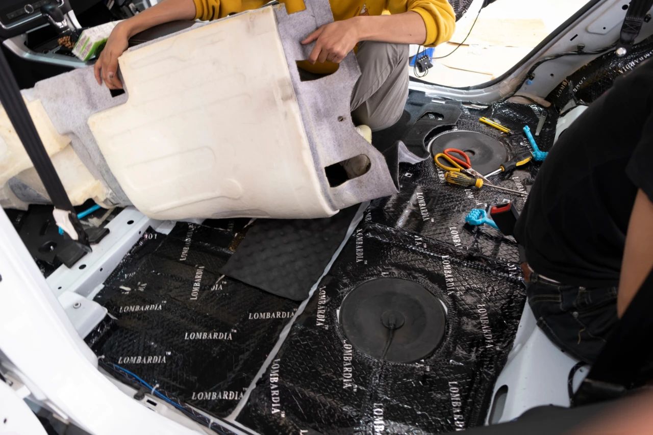 荣威rx5音响改装哈曼卡顿最佳效果,荣威rx5音响改装费用