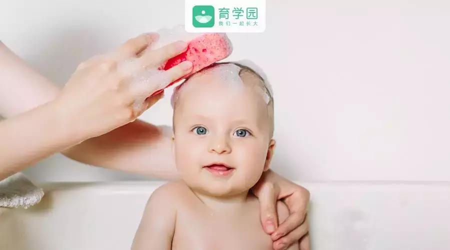 给宝宝洗澡要不要用吹风机,给宝宝洗澡一定要垫子吗