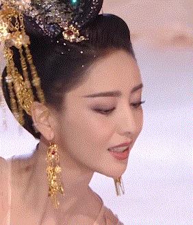 客观分析，佟丽娅为什么变油腻了？