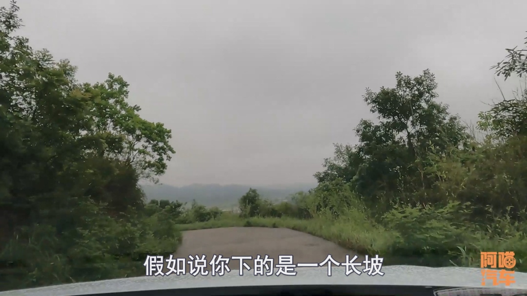 自动挡汽车爬长坡怎么操作,老司机开自动挡车不刮蹭技巧