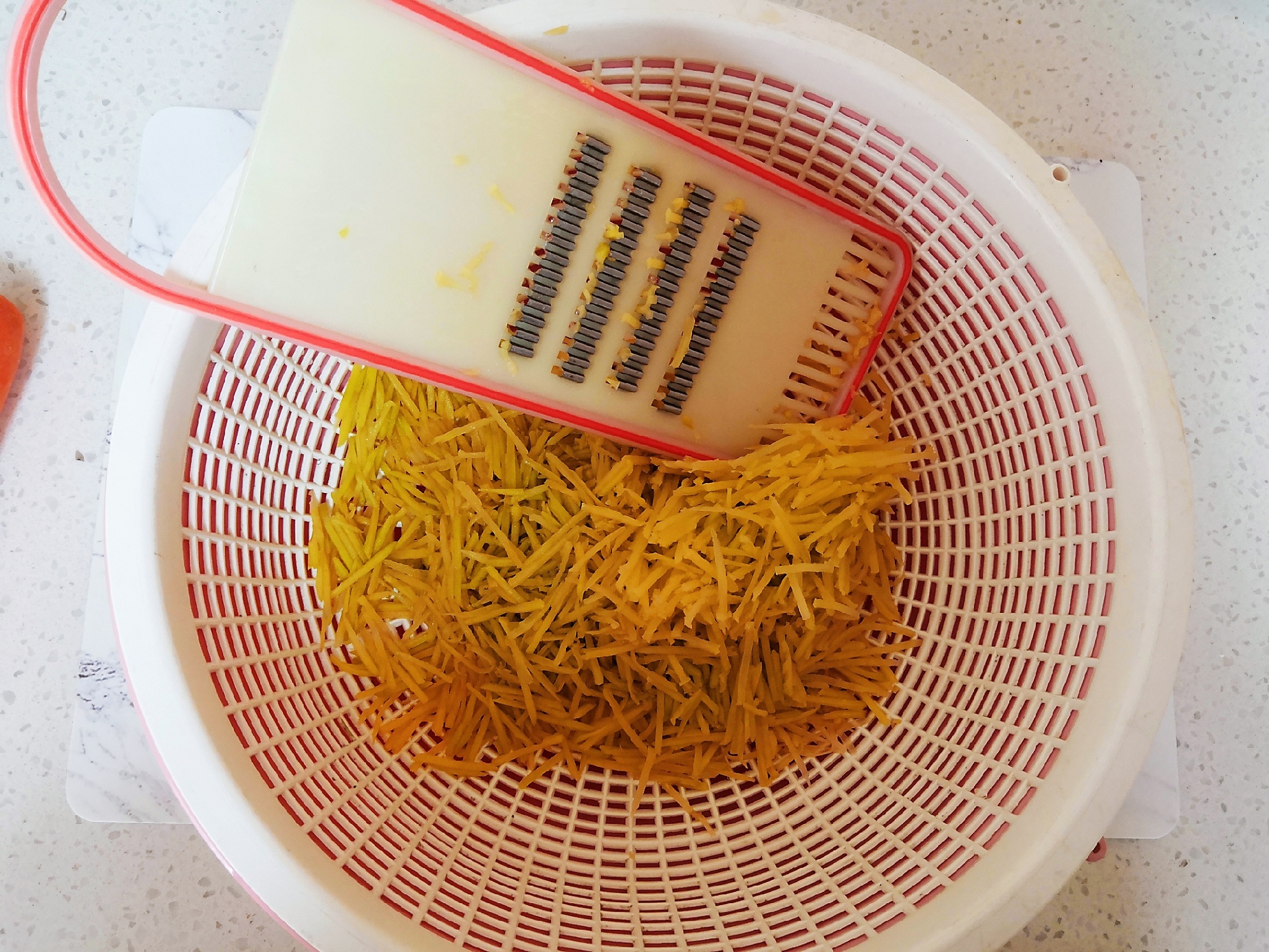 一个土豆和胡萝卜可以做什么美食,土豆和胡萝卜不加配料的神仙吃法