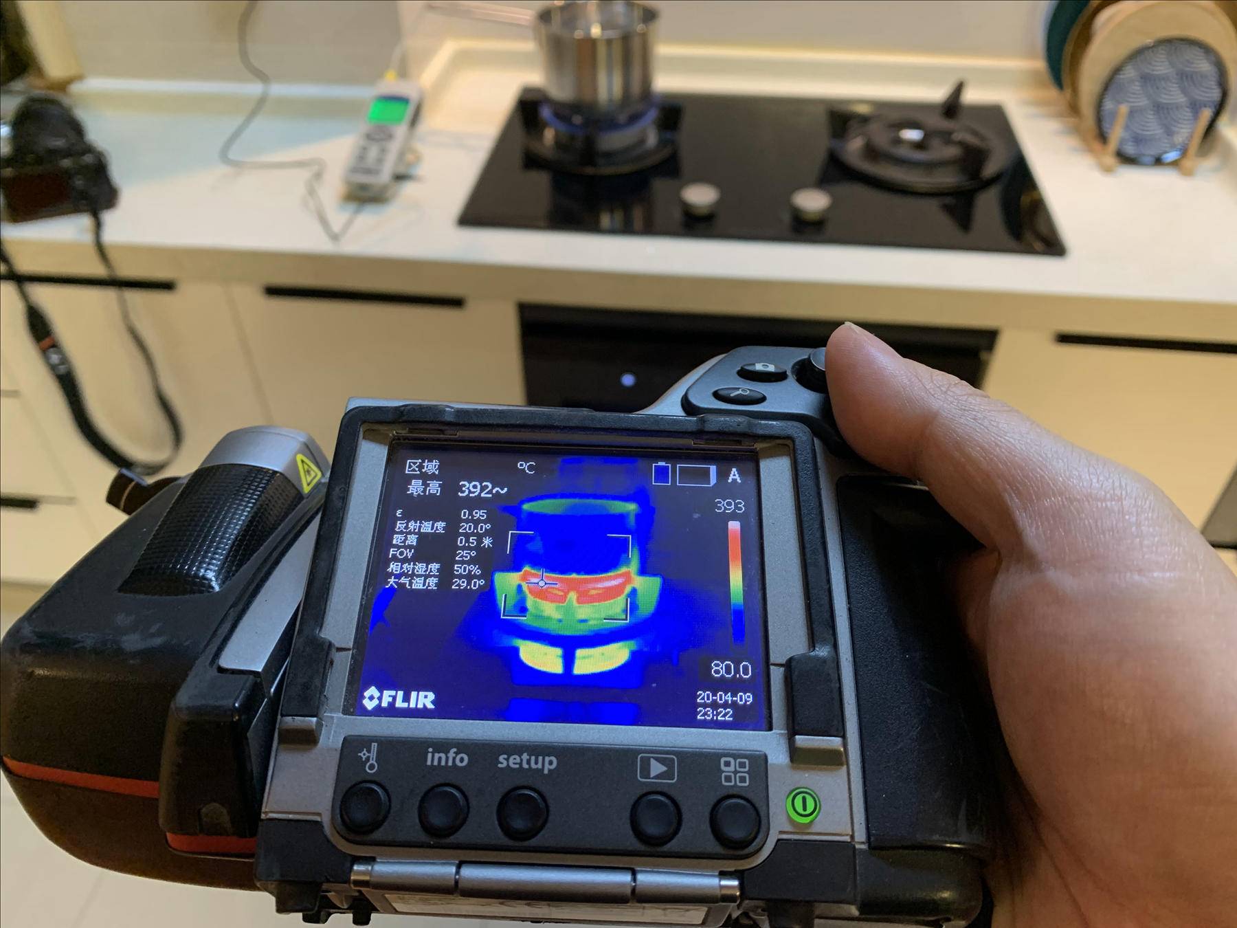 嵌入式燃气灶怎么防油污,嵌入式燃气灶如何选择炉头