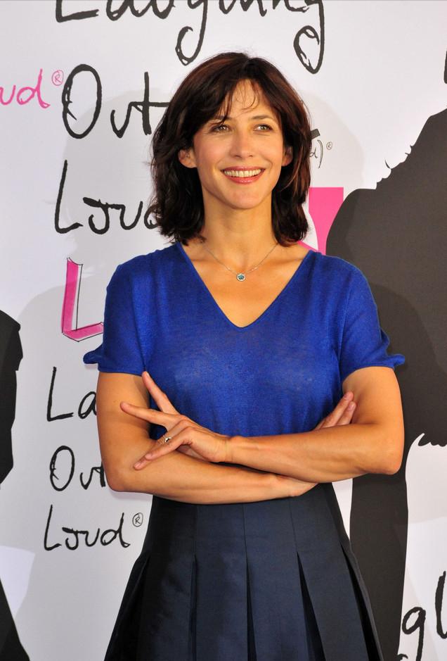 阿佳妮被弃，苏菲玛索未婚生子，泽塔琼斯和大25岁的老公相守到老