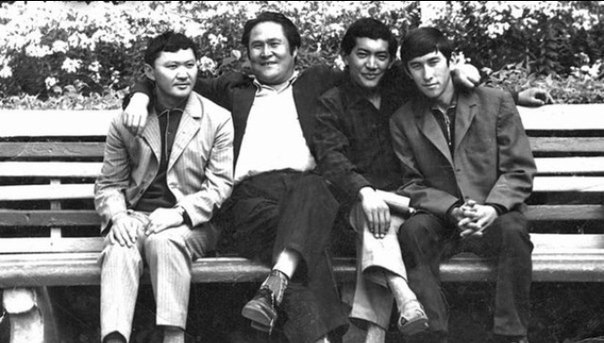 “我没有朋友”哈萨克伟大诗人穆卡哈里·马卡塔耶夫孤独晚年独白