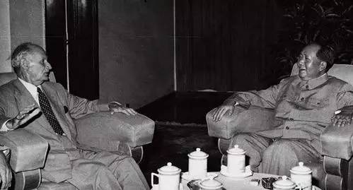 1961年毛主席和蒙哥马利共度中秋，吃虾皮奶酪，三五香烟换诗词