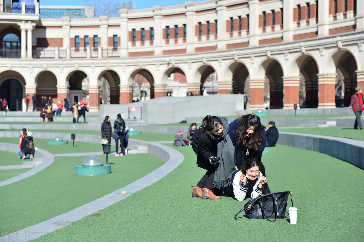 五大道其实有二十多条路,百年前富人区,五六百户都是顶级豪门