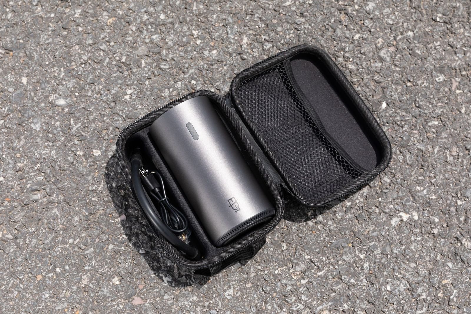 睿米推出智能便携式轮胎充气机：150psi气压+2600mAh电池