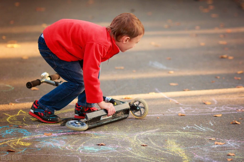 选购滑板车有哪些问题需要注意呢,滑板车初学者买什么款合适