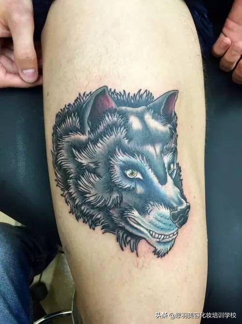 纹身并不能评价一个人的好坏,正确的纹身知识和护理方法