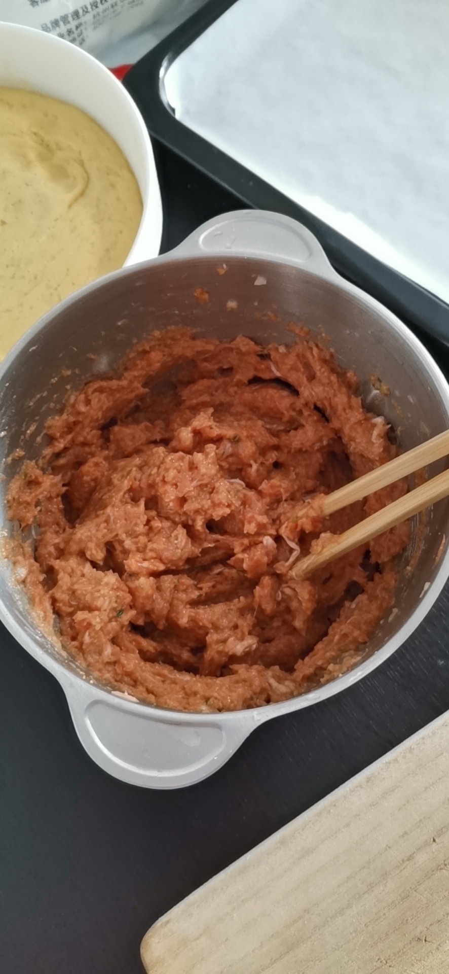 包子蒸回缩包子皮是苦的,包子蒸出来干瘪