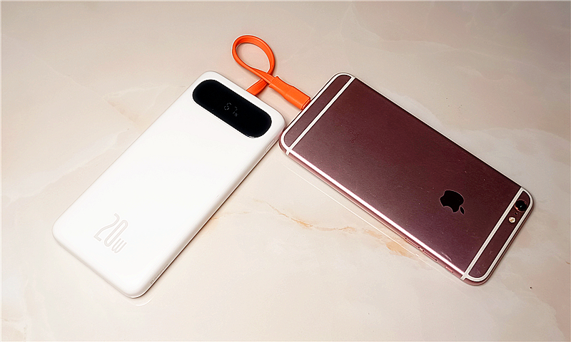 倍思无线快充电源评测,倍思布洛克带线数显快充移动电源