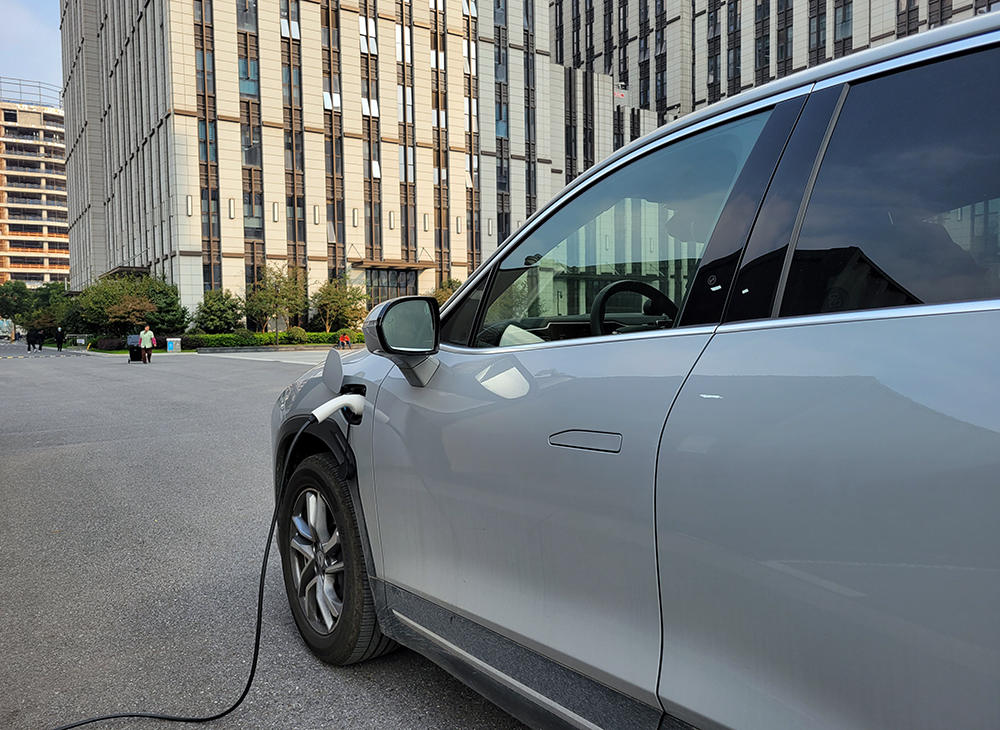 公牛随身充电枪和特斯拉充电桩,电动车便携式充电枪推荐