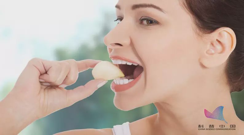 大蒜不能整个吃吗,大蒜吃多了对肠胃有何影响