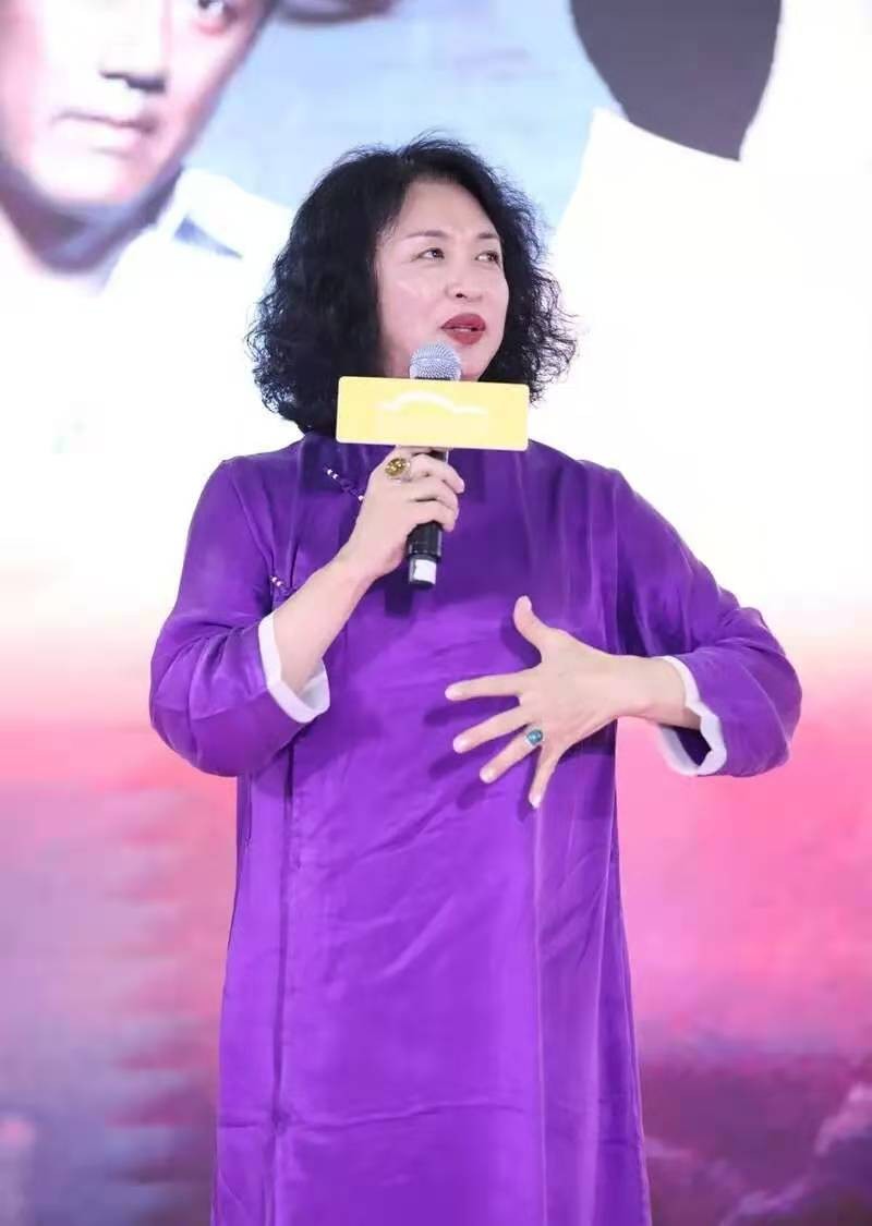 金星穿高腰连衣裙,被金星的舞蹈惊艳到了美到没边了