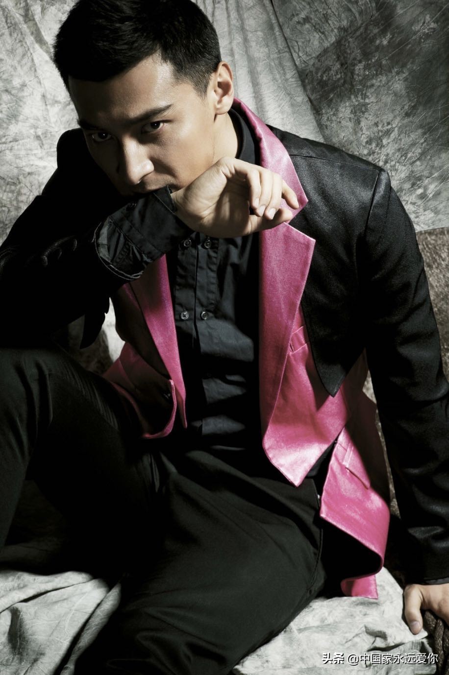 贺刚长得像刘德华吗,刘德华替身贺刚