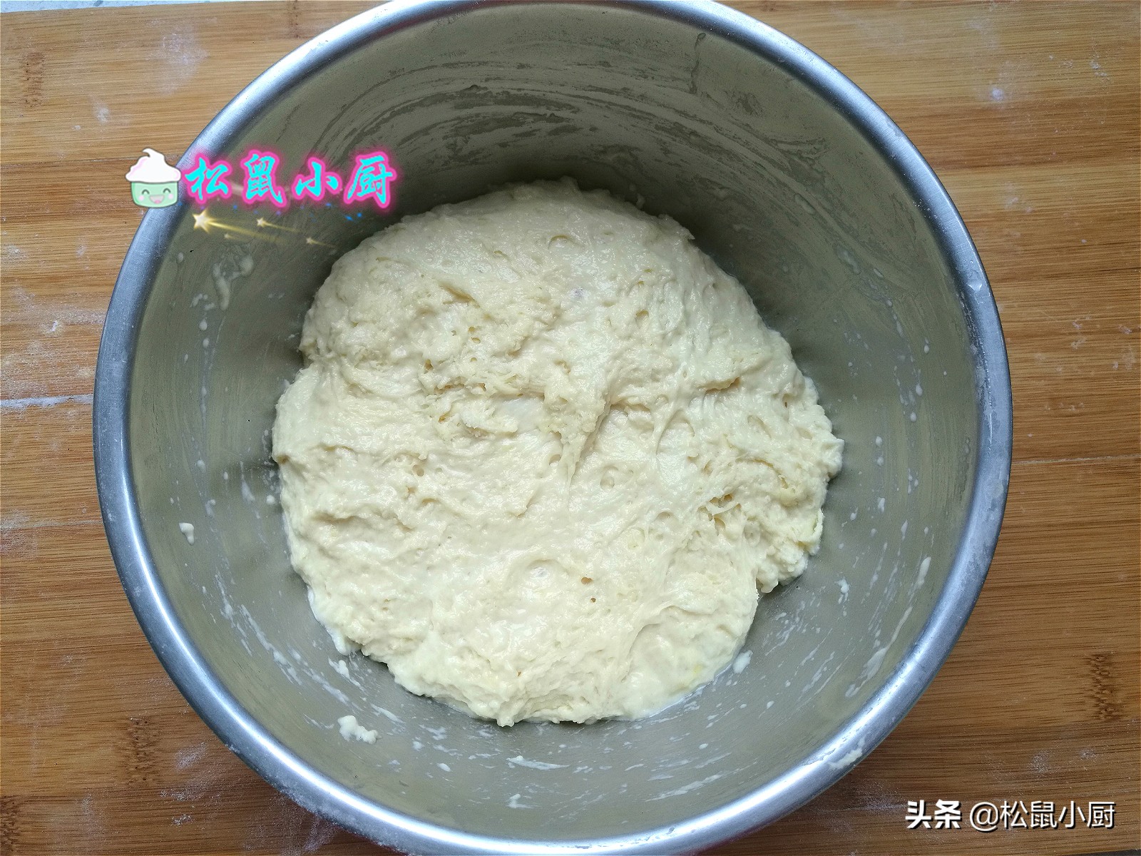 摆摊炸油条怎么做酥脆松软,想吃油条在家就能做家庭版炸油条