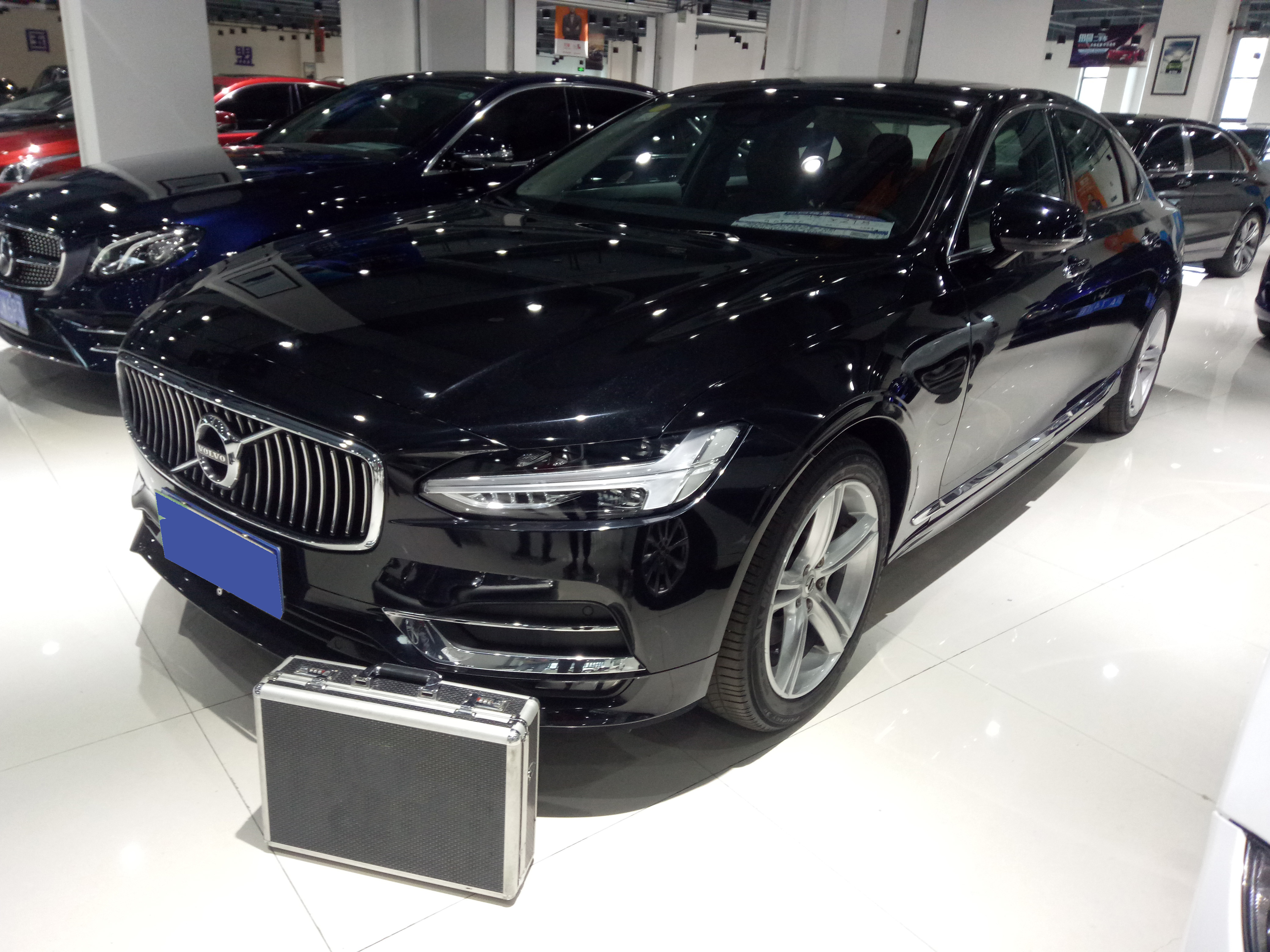 1年沃尔沃s90能卖多少钱,1年亏了8万是什么感受