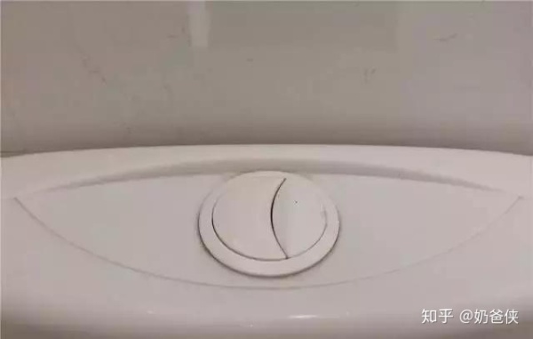马桶一个按钮冲水无力另一个正常,马桶按钮一大一小怎么调冲水压力