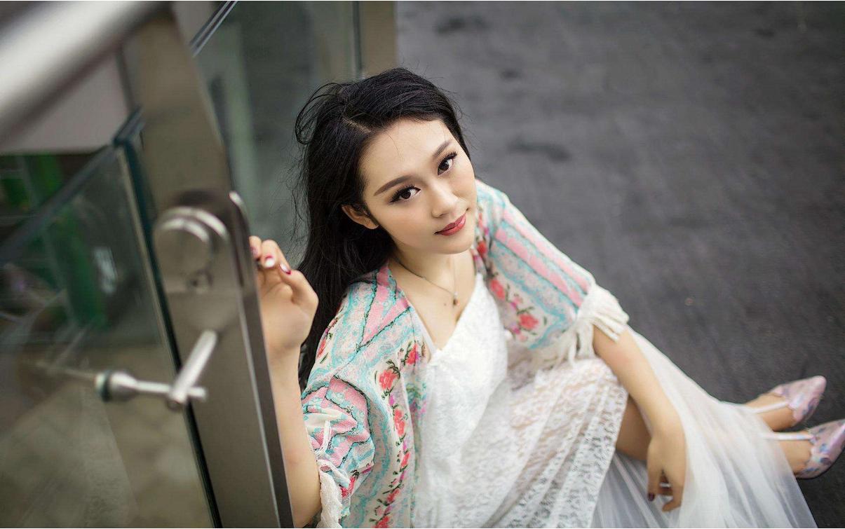 月收入10万母亲借钱给父亲治病,借款30万给父亲治病的女孩