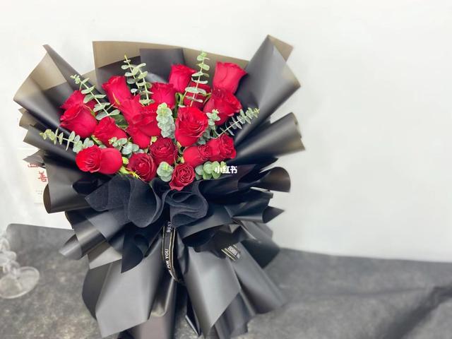 女人和男人在一起总是咄咄逼人,女生在感情里面为什么会咄咄逼人