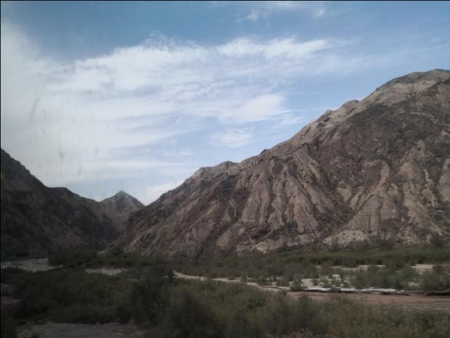 坐客车去新疆的视频,坐大巴到新疆的感受