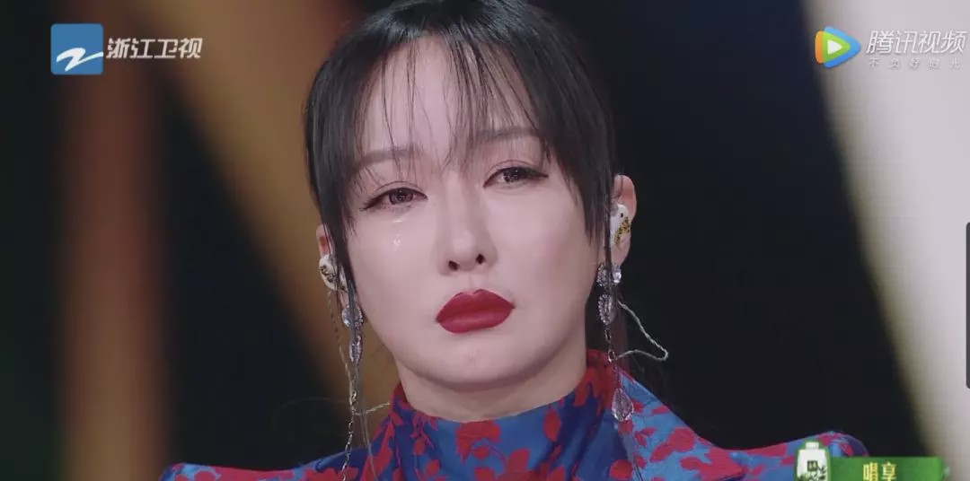 萨顶顶在节目上哭了几次,萨顶顶作为实力唱将为何要假唱