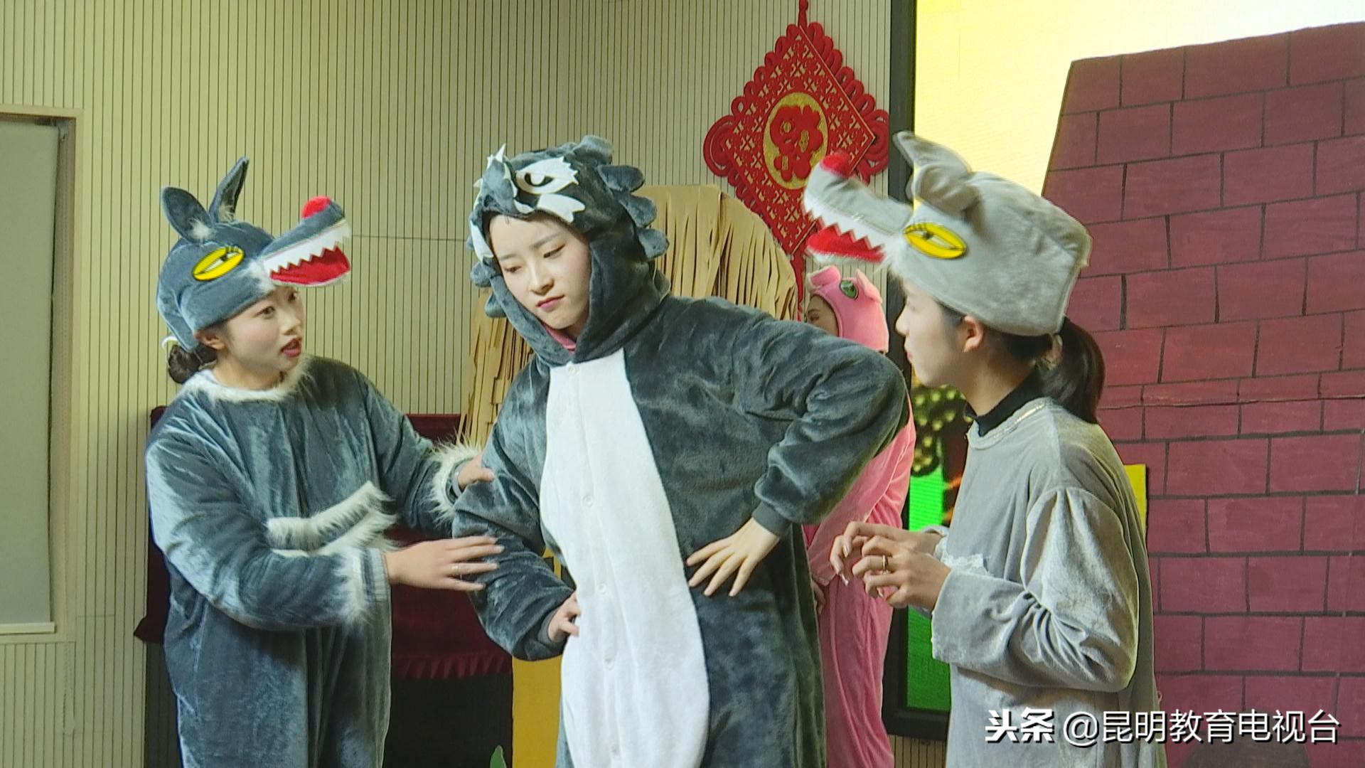 不忘初心砥砺前行大型活动献礼,不忘立德树人初心幼儿大型活动