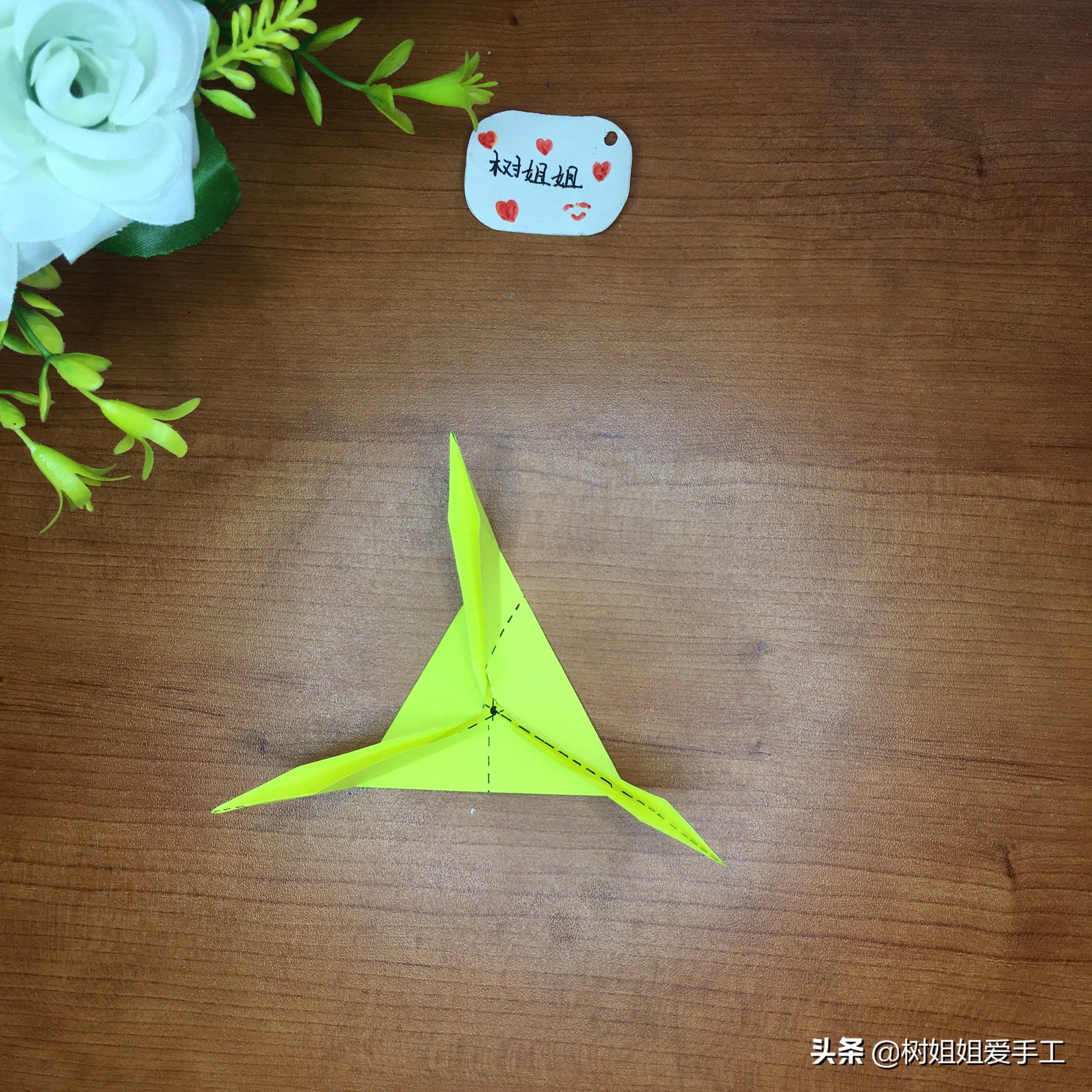 风车飞镖折纸教程,用四张纸折纸玩具飞镖变形