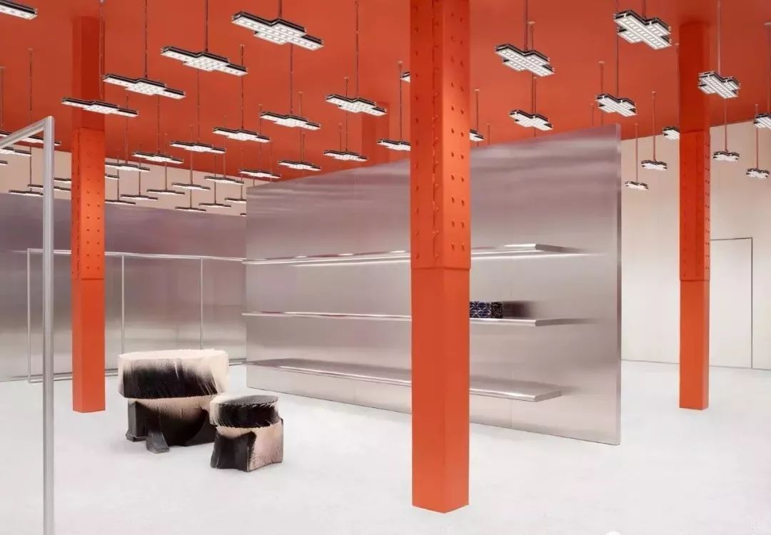 全球仅50多家店、年销售2亿欧元的Acne，门头竟然无LOGO？