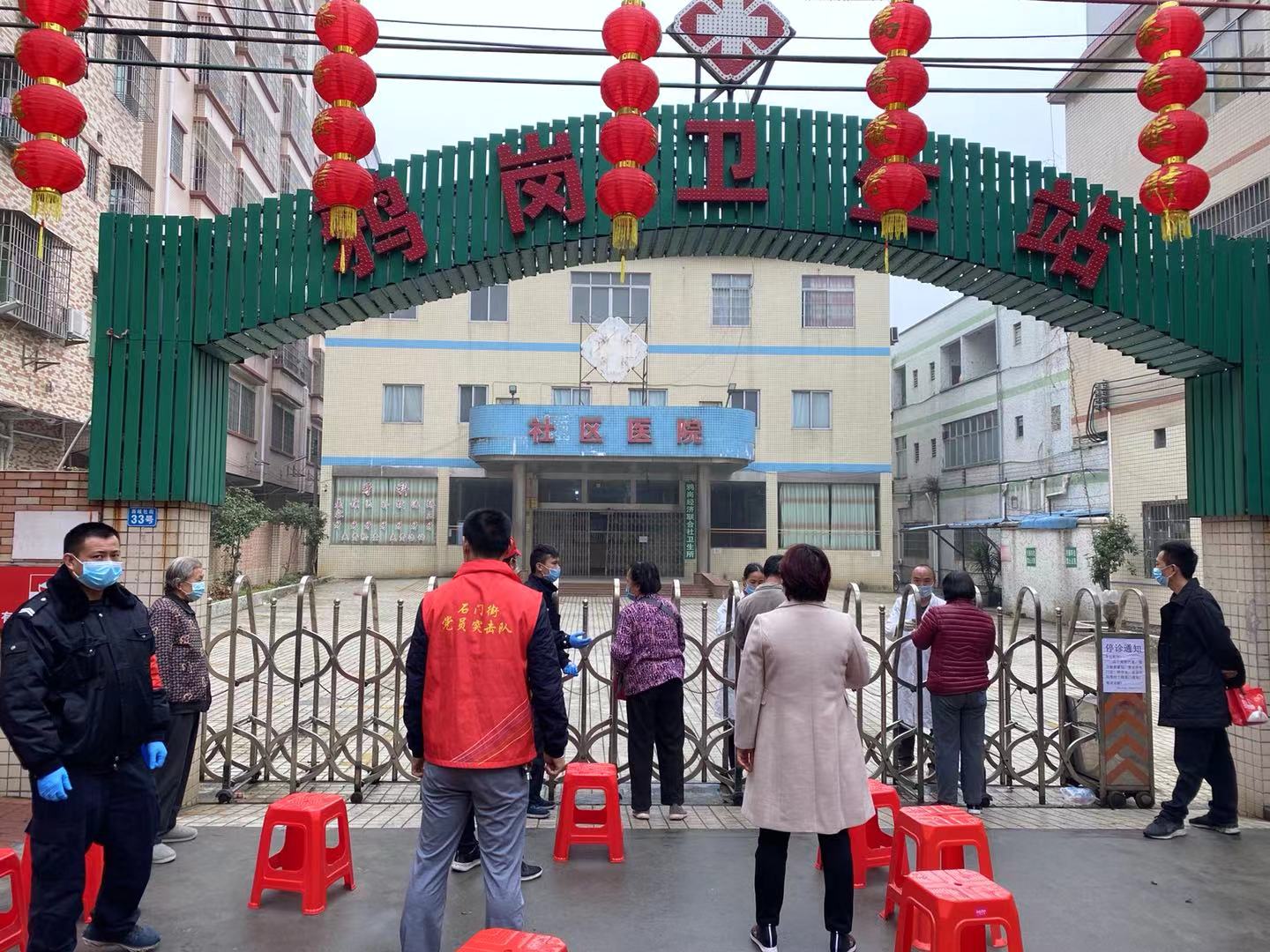 白云｜年事已高，疫情期间不便出门？别担心，“红马甲”为你服务