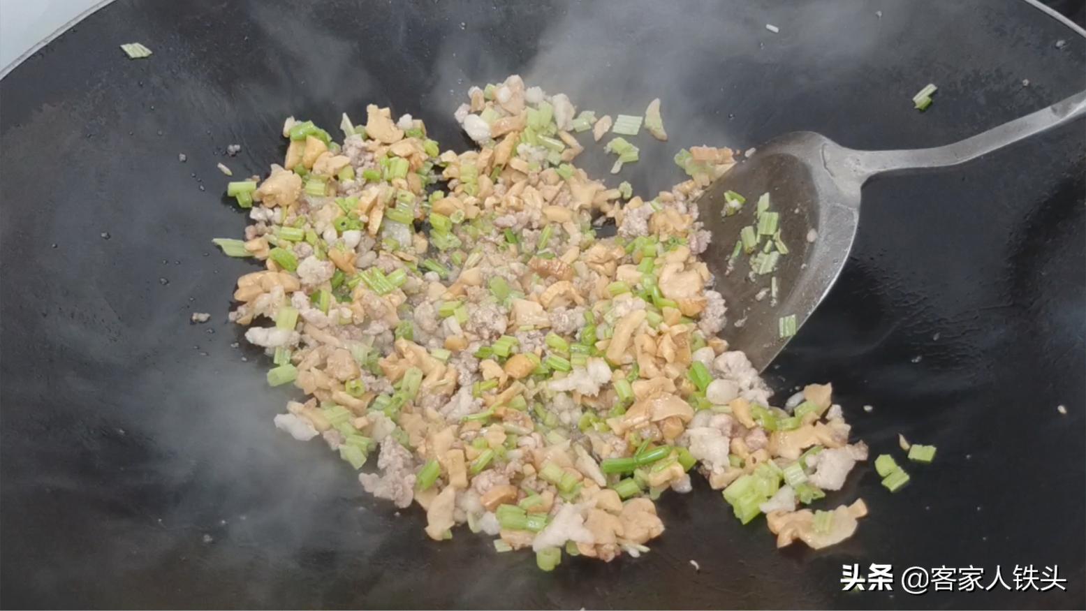 年糕做法家常带汤,咸香年糕