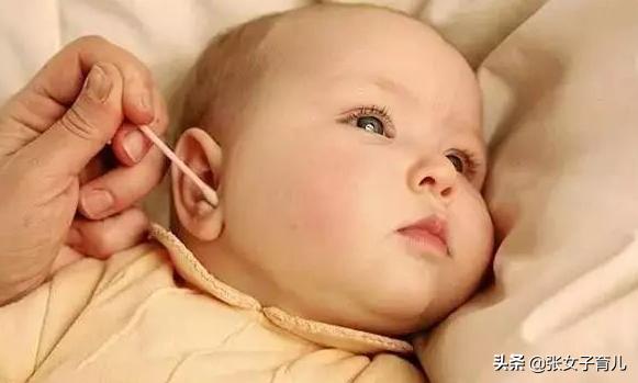 宝妈给孩子掏耳朵后续,宝妈给宝宝挖耳屎