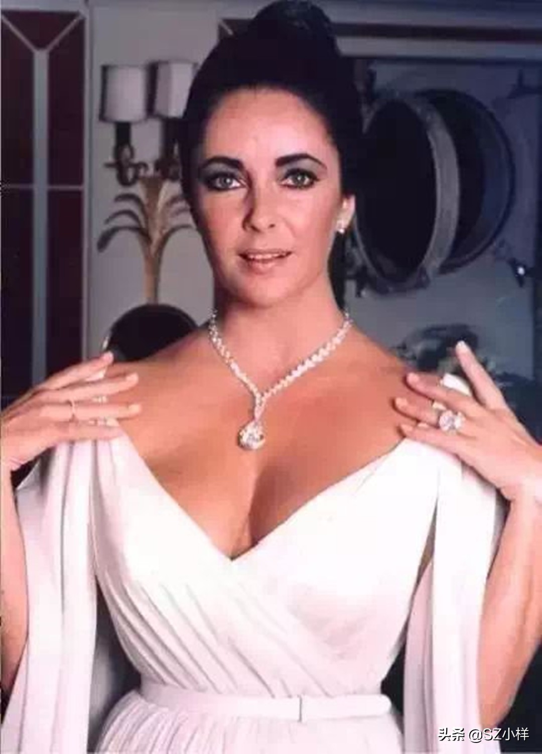 伊丽莎白泰勒传奇人生,伊丽莎白泰勒戴钻石