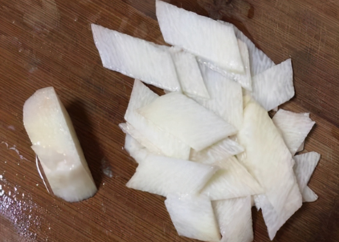 炒山药是用铁棍山药还是普通山药,竹笋炒山药山药和竹笋要不要焯水