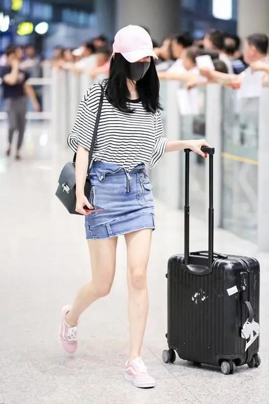 mo&co杨幂代言2020,杨幂代言moco品牌的宣传图