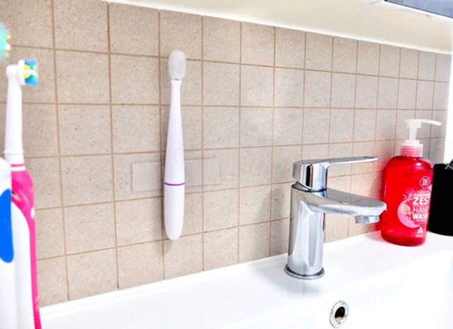 黑科技魔力胶带!反复粘贴不留痕,水洗后又恢复如初