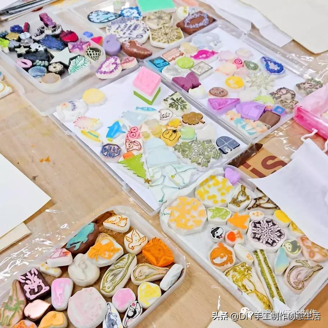 用笔刀雕刻橡皮擦,用刻刀在纸上刻字