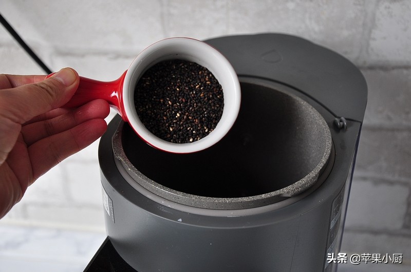 香蕉加黑芝麻加牛奶的功效,香蕉胡萝卜黑芝麻蜂蜜牛奶可以吗