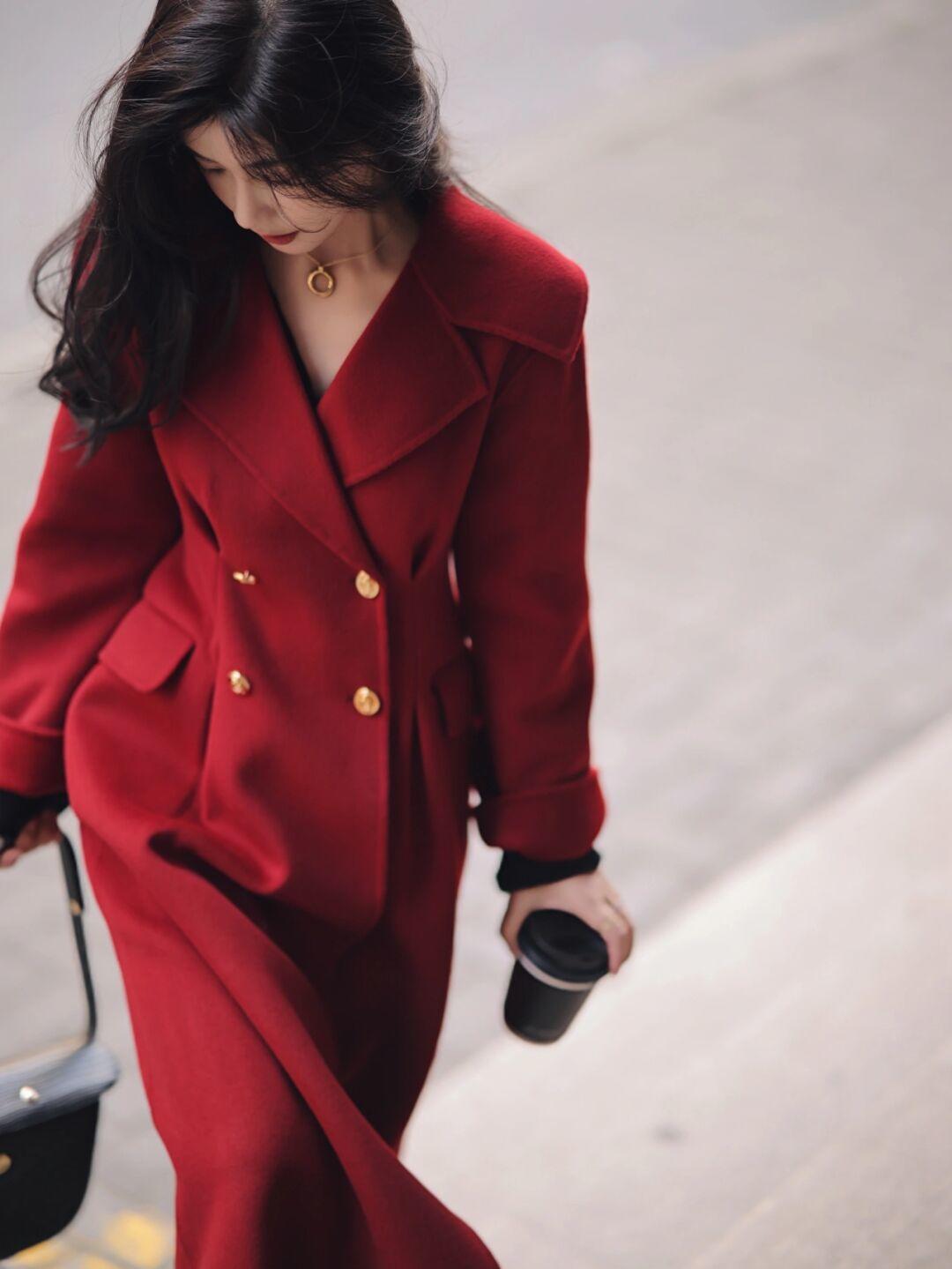 大衣内搭连帽针织衫穿搭,秋冬季节大衣穿搭技巧