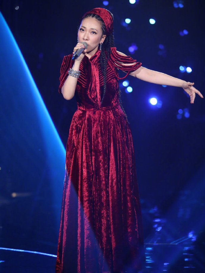 《歌手》取消现场大众听审团采用云录制,为什么不直接停播呢